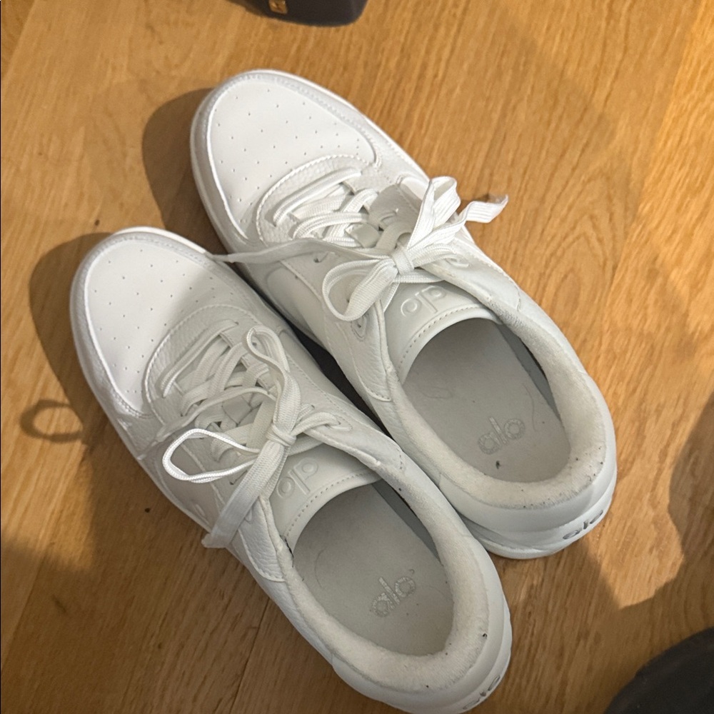 Women’s size 11 alo sneakers
